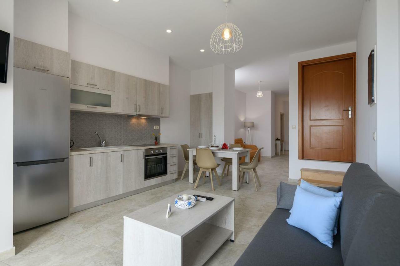 Coral Sea Apartment Kokkinos Pyrgos Exterior foto