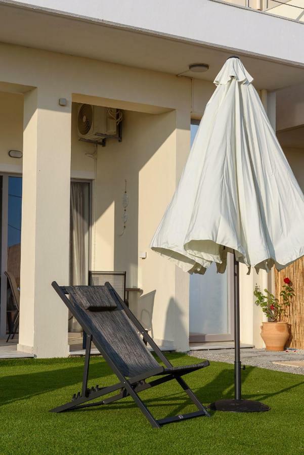 Coral Sea Apartment Kokkinos Pyrgos Exterior foto